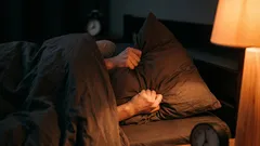 Ett enkelt knep för att somna snabbare sprids som en löpeld – så här fungerar det